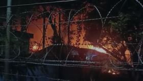 Fire at Salt Lake: ফাল্গুনী মার্কেট এলাকায় বিধ্বংসী আগুনে ভস্মীভূত ৪০-৫০টি ঝুপড়ি, ঘটনাস্থলে দমকলমন্ত্রী সুজিত Fire at Salt Lake: ফাল্গুনী মার্কেট এলাকায় বিধ্বংসী আগুনে ভস্মীভূত ৪০-৫০টি ঝুপড়ি, ঘটনাস্থলে দমকলমন্ত্রী সুজিত