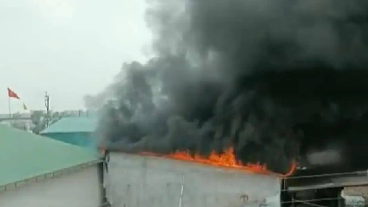 Fire: রাসায়নিক কারখানায় বিধ্বংসী আগুন