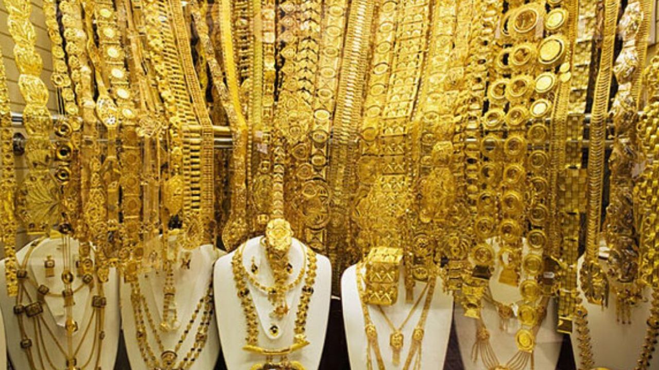 Gold price in Dubai: দুবাইতে কি সত্যিই সস্তা সোনা? হিসেবটা দেখলেই বুঝতে পারবেন আসল রহস্য
