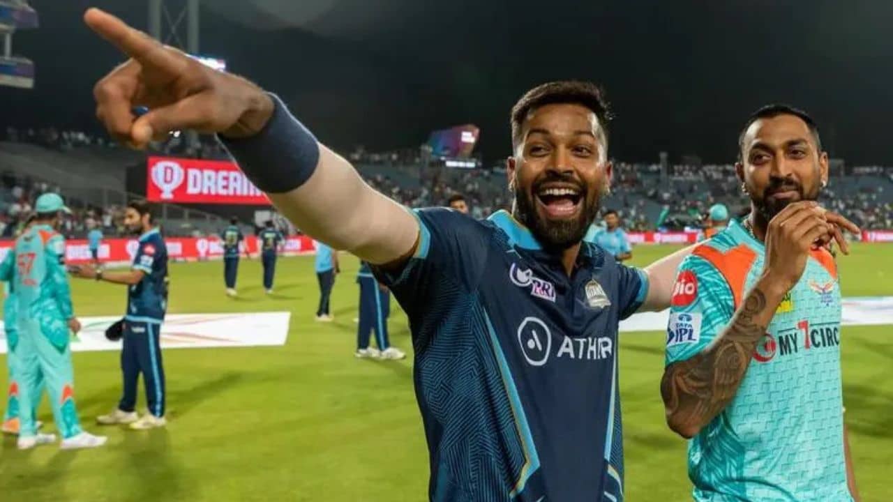 IPL 2023: অবিশ্বাস্য জয়ের পর দাদার সঙ্গে জার্সি বদল হার্দিকের