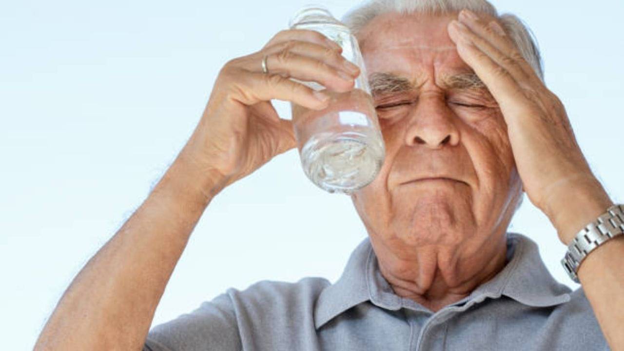 Heat Stroke Symptoms: এই লক্ষণগুলি দেখলেই সাবধান, যে কোনও সময় হিট স্ট্রোক হতে পারে আপনার