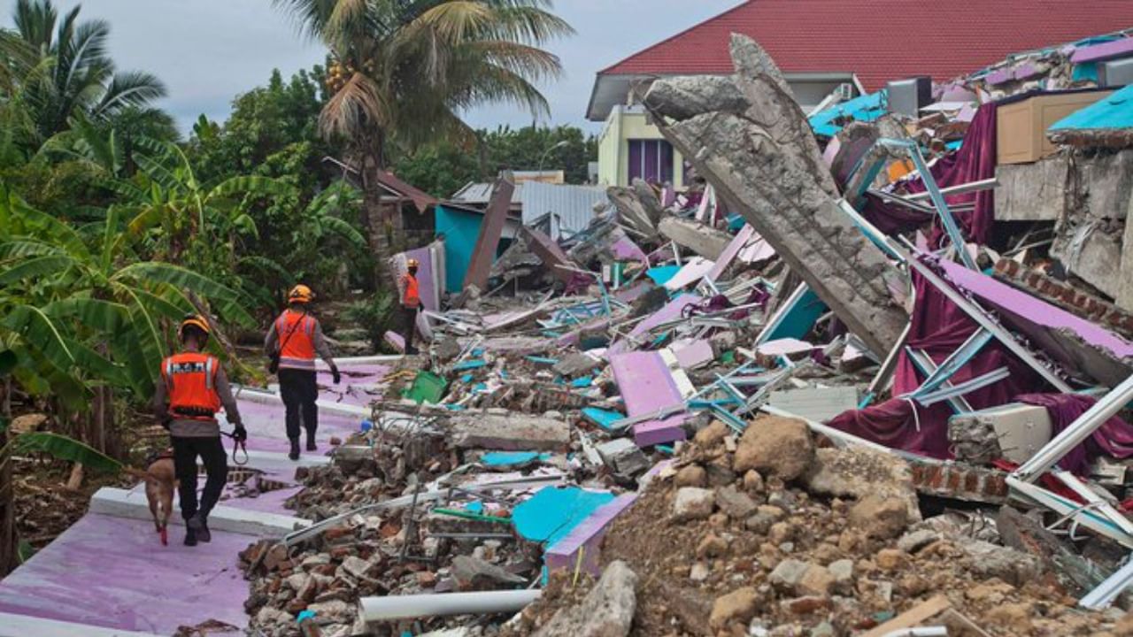 Indonesia Earthquake: সমুদ্রের নীচে ৭ মাত্রার শক্তিশালী ভূমিকম্প, কেঁপে উঠল ইন্দোনেশিয়ার বিস্তীর্ণ অংশ