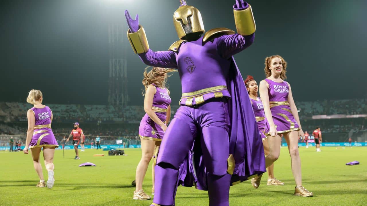 VK-SRK Watch Video: কিং খানের সঙ্গে ঝুমে জো পাঠান নাচ কিং কোহলির