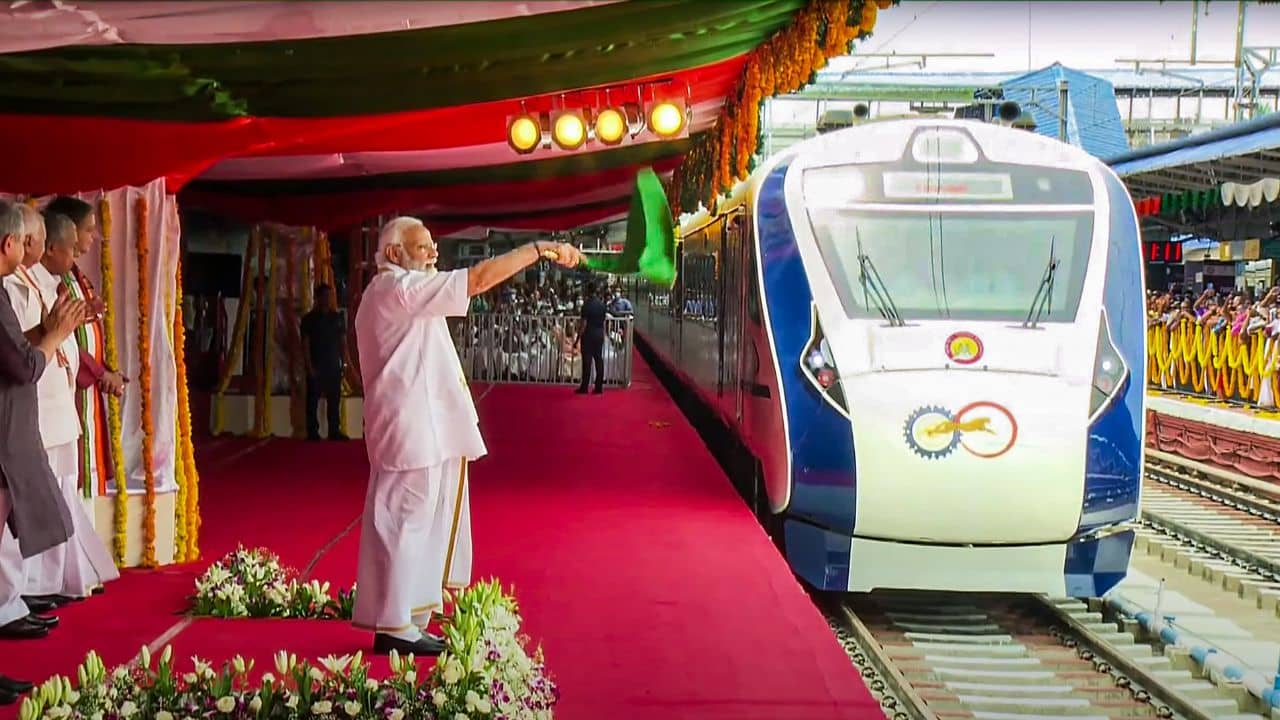 Vande Bharat Express: মোদীর হাত ধরে কেরল পেল প্রথম বন্দে ভারত, উচ্ছ্বসিত রাজ্যবাসী