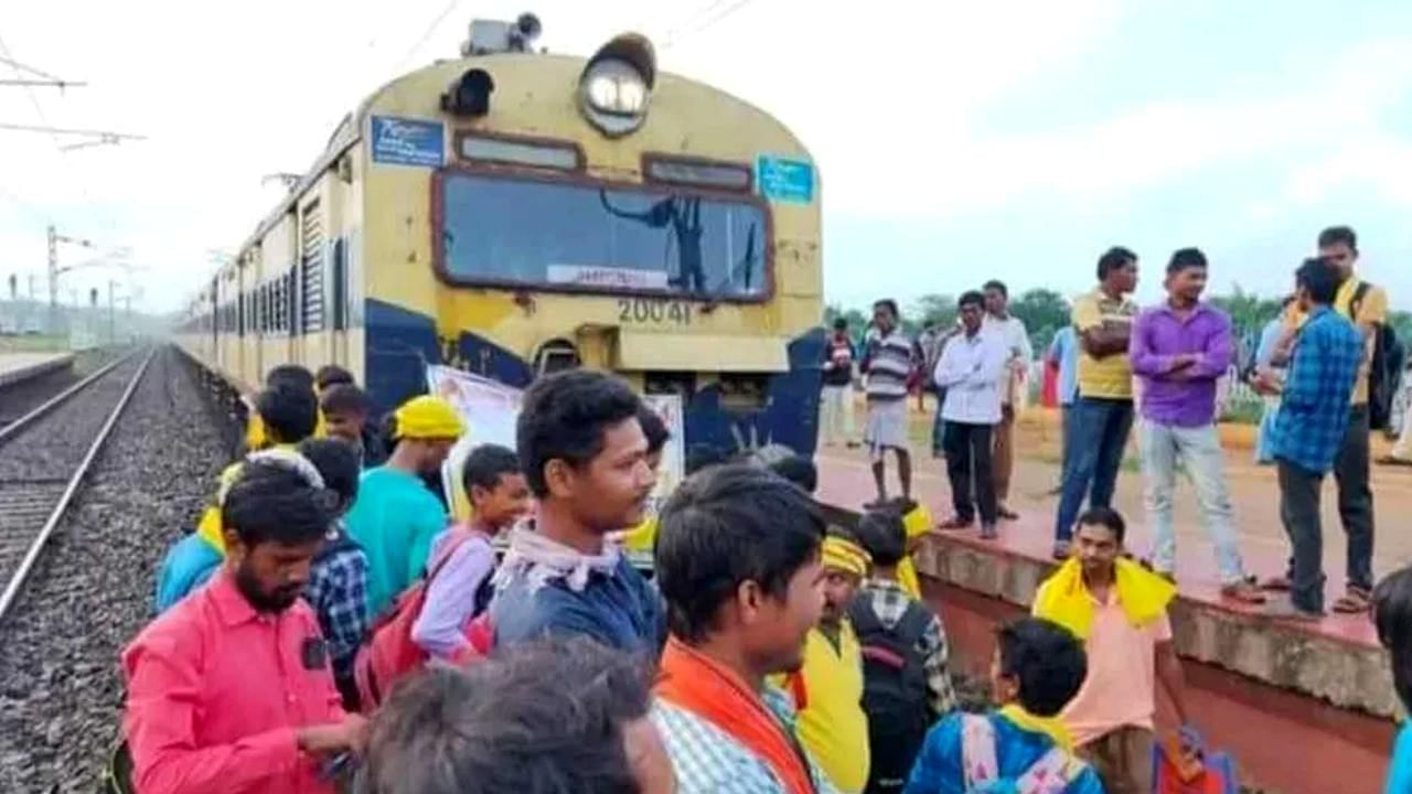 Kurmi Protest: বাড়ছে কুড়মিদের আন্দোলনের ঝাঁঝ, বহু ট্রেন বাতিলের ঘোষণা দক্ষিণ-পূর্ব রেলের