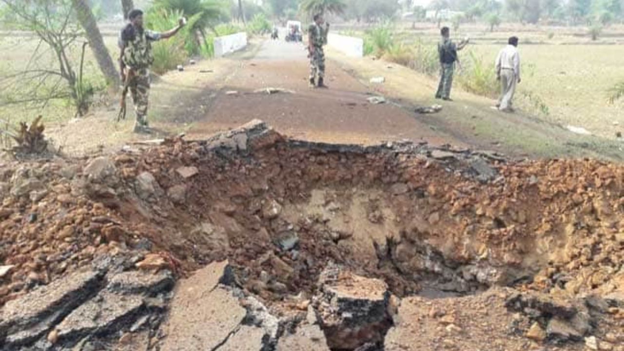 Maoist Attack in Chhatisgarh: দান্তেওয়াড়ায় হামলায় জড়িত মাওবাদীদের ধরিয়ে দিতে নগদ পুরস্কার ঘোষণা পুলিশের