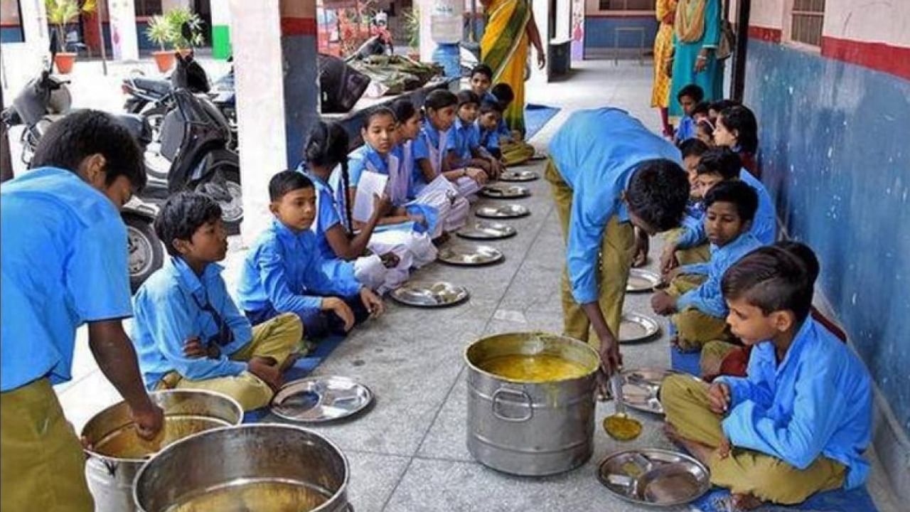 Midday Meal: 'মিড ডে মিলে ৬ মাসে ১০০ কোটির দুর্নীতি', কেন্দ্রের রিপোর্ট নিয়ে তরজায় দুই ফুল