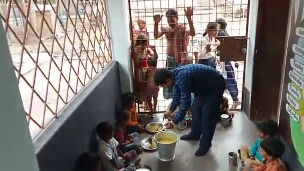 Mid Day Meal: এক যুগ পর স্কুলে মিড ডে মিল, খিচুড়িতে মন ভরল পড়ুয়াদের