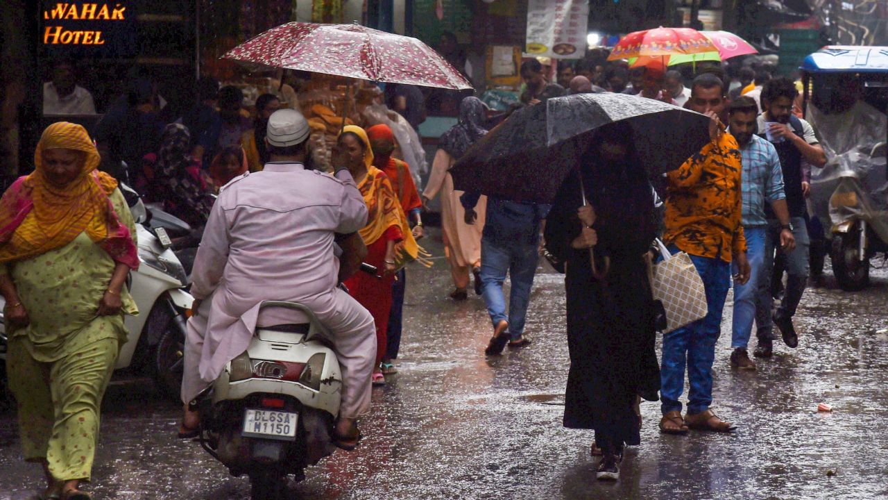 Weather Update: আগামী দু' ঘণ্টার মধ্যে ঝেপে আসবে বৃষ্টি, দহনের জ্বালা মিটিয়ে ভিজবে এই জায়গাগুলি