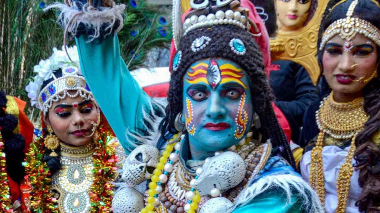  বাংলার বিভিন্ন ব্রতের মধ্যে অন্যতম নীলষষ্ঠী। সাধারণত, বাঙালী মহিলারা সন্তানের মঙ্গল কামনায় নীরোগ সুস্থ জীবন কামনা করে এই ব্রত পালন করে থাকেন।