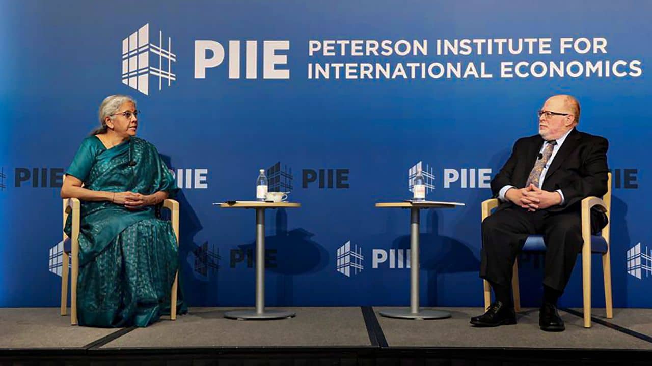 Nirmala Sitharaman on Muslims in India: পাকিস্তানের থেকে ভারতে মুসলিমরা কত ভাল থাকে? বিশ্ব মঞ্চে দাঁড়িয়ে জানালেন নির্মলা