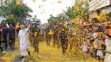 PM Modi Road Show: দক্ষিণী পোশাকে হেঁটে রোড শো প্রধানমন্ত্রীর, ফুল দিয়ে উষ্ণ অভ্যর্থনা কেরলবাসীর