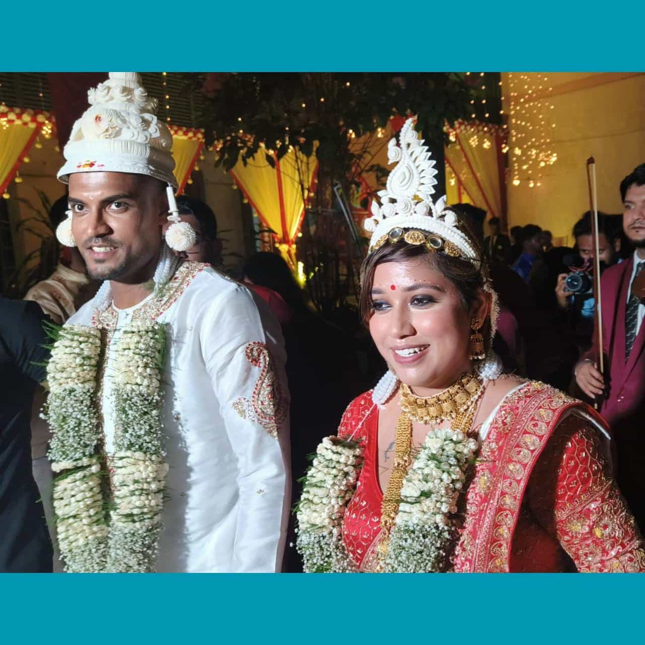সম্পর্ক দীর্ঘ দিনের। এ বার চার হাত এক হল। বিয়ে করলেন ভারতীয় ফুটবল দলের নির্ভরযোগ্য ডিফেন্ডার তথা মোহনবাগান অধিনায়ক প্রীতম কোটাল। (ছবি : নিজস্ব)