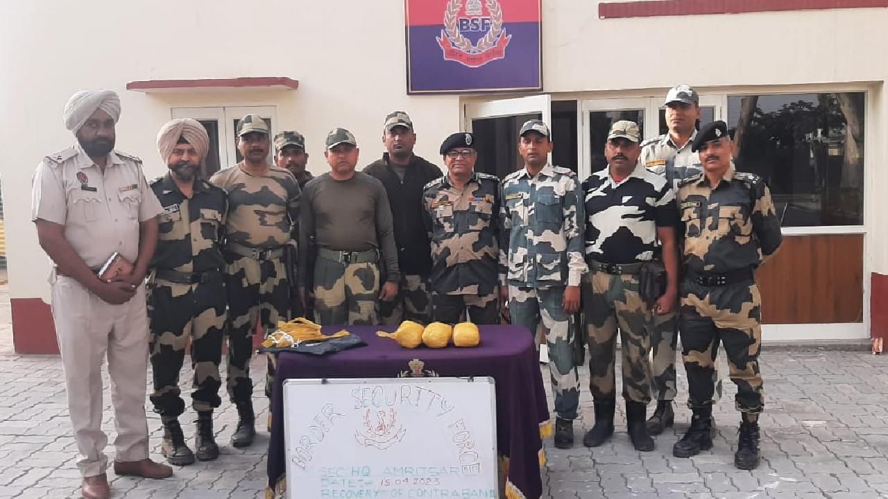 BSF: ভোররাতে পঞ্জাবের সীমান্ত এলাকায় ‘পাক’ ড্রোনের হানা, উদ্ধার প্রচুর হেরোইন