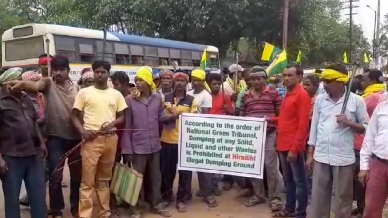 Paschim Medinipur: দুর্গন্ধে টেকা দায়, ডাম্পিং গ্রাউন্ড সরানোর দাবিতে তুমুল বিক্ষোভ খড়্গপুর