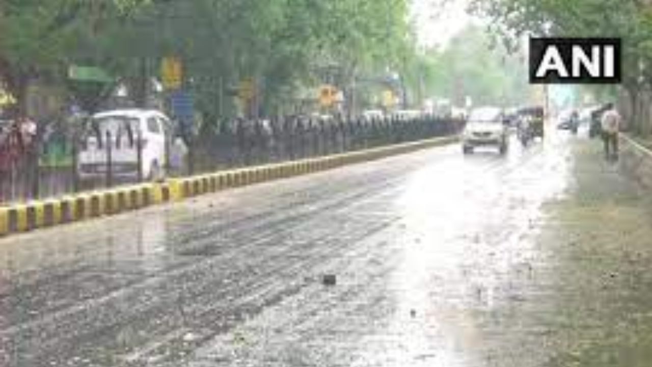 Rain: তীব্র দাবদাহের পর রাজধানীতে নামল স্বস্তির শিলাবৃষ্টি