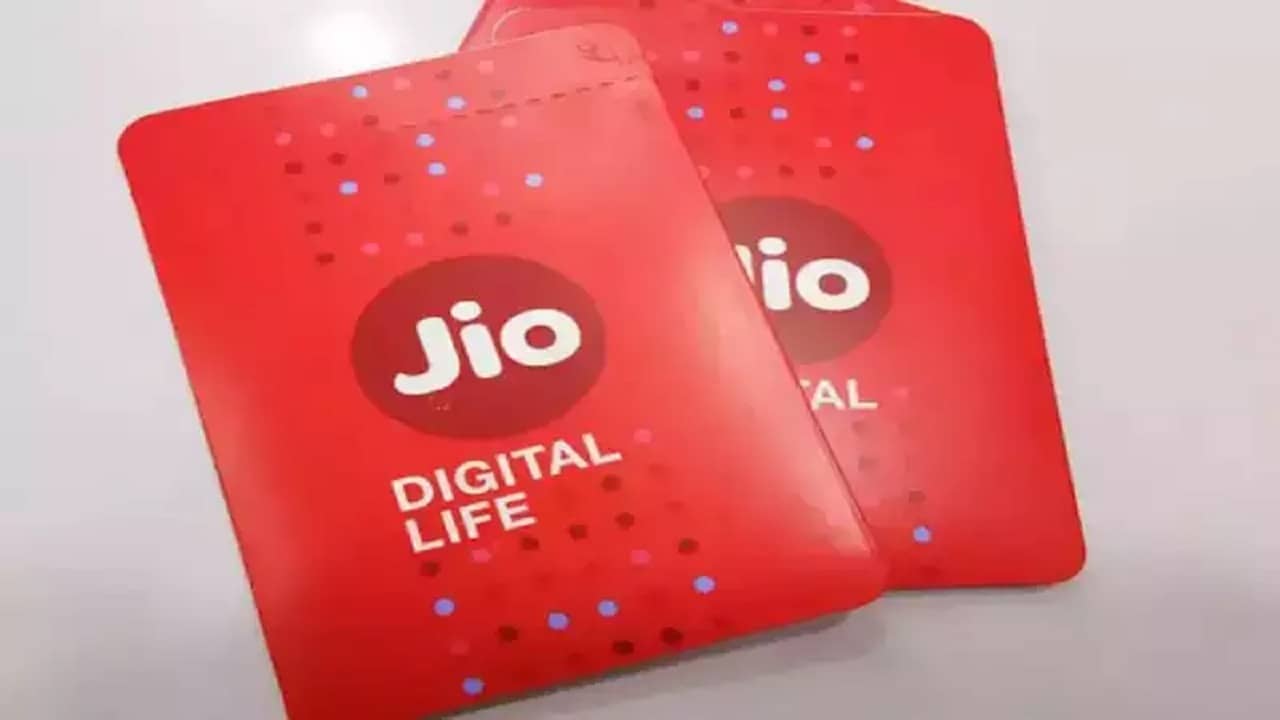 Jio-র 1559 টাকার প্ল্যান, একবার রিচার্জ করলে সারা বছর নো টেনশন! সঙ্গে বিপুল পরিমাণ ডেটা