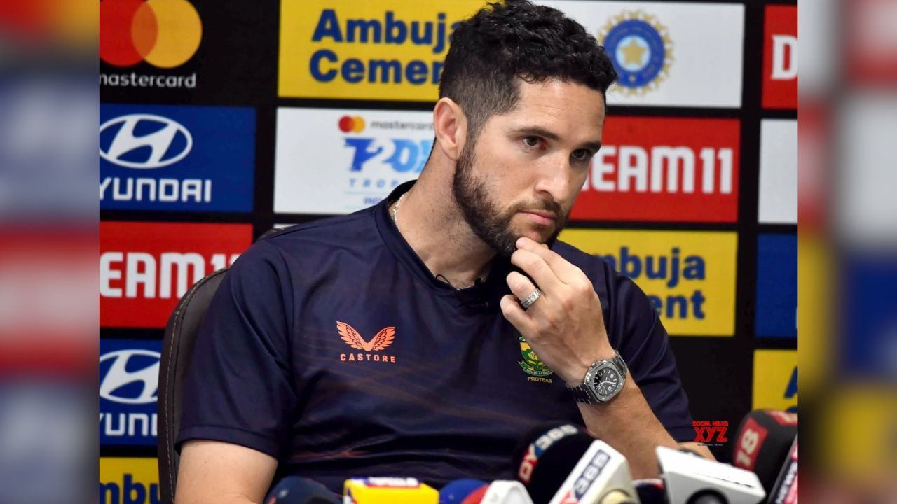 RCB, IPL 2023: বোলিং ব্যর্থতায় নাজেহাল! অবসর ভেঙে ফেরা বাঁ হাতি পেসারকে নিল আরসিবি