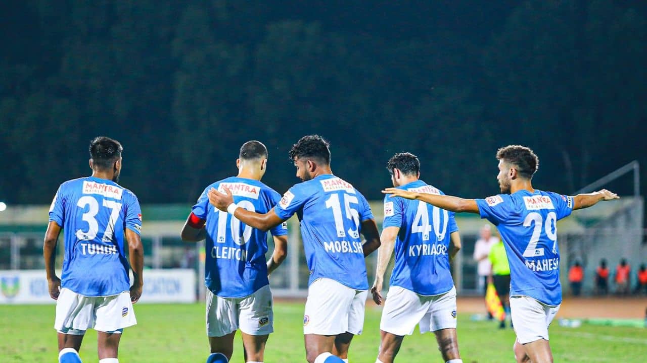 Super Cup: আলো নেই, মাঠ নেই, চরম অব্যবস্থা, তবু চলছে সুপার কাপ!