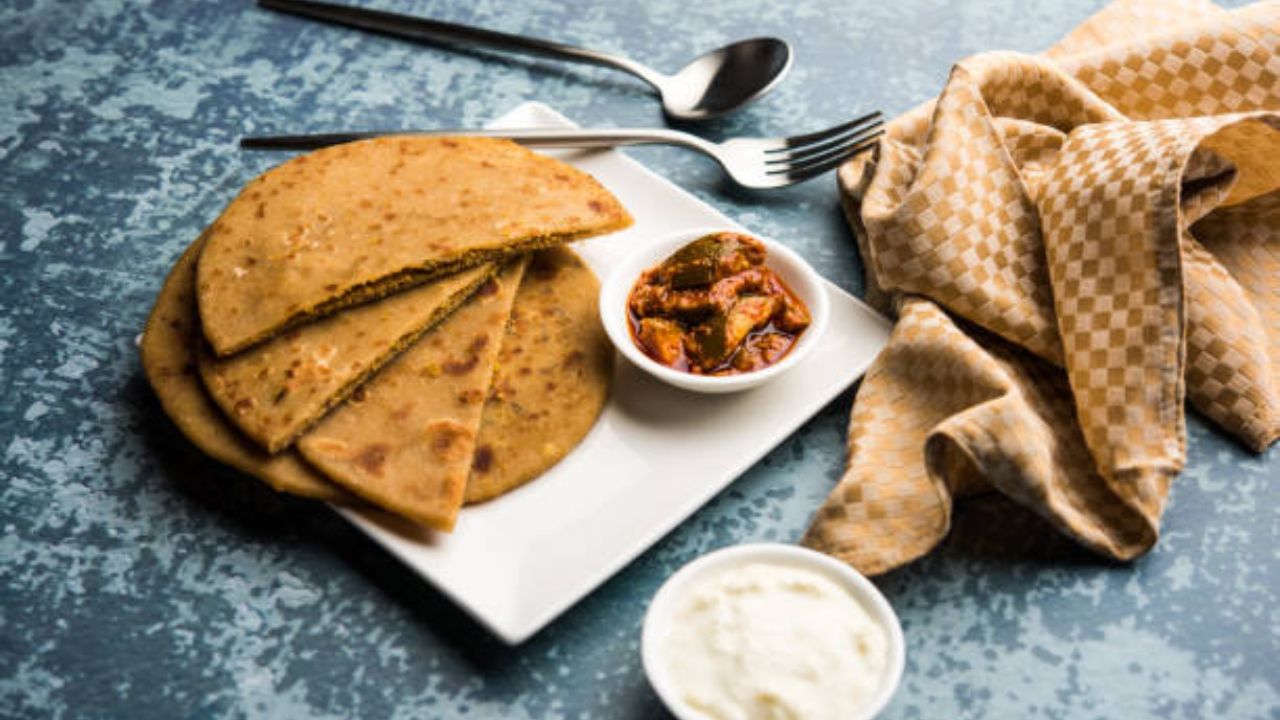 Sattu Roti: ওটস নয় ছাতুর পরোটা খেয়েই  ৫০ বছরে ছিপছিপে ফিগার ধরে রেখেছেন মালাইকা, জানুন রেসিপি