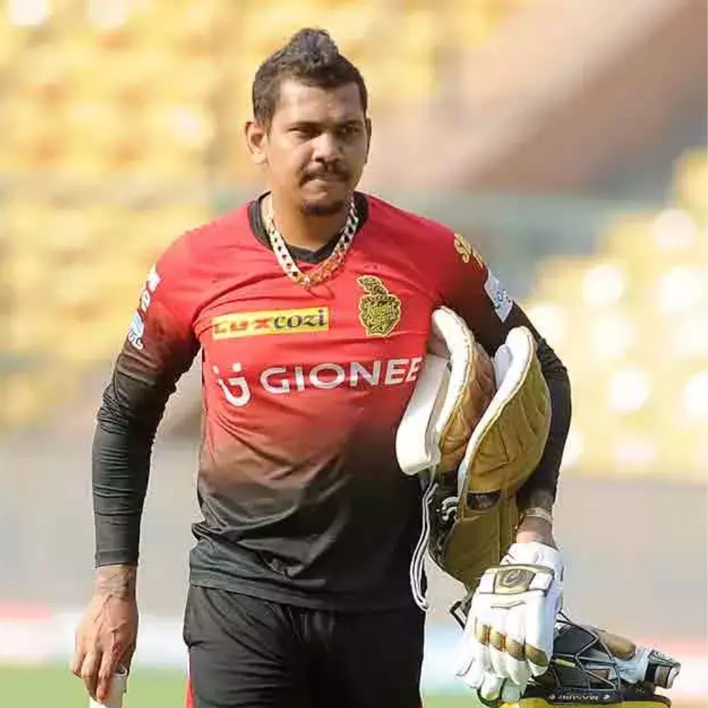 সুনীল নারিন - নাইট শিবিরের অত্যন্ত ভরসাযোগ্য ক্রিকেটার সুনীল নারিন। বল হোক বা ব্যাটে সবেতেই নারিন দলকে টেনে তোলার ক্ষমতা রাখেন। বিরাট-ম্যাক্সওয়েলদের বিরুদ্ধে নারিনের স্পিন বোলিং ইডেনের অন্যতম মেগা আকর্ষণও হতে চলেছে। 