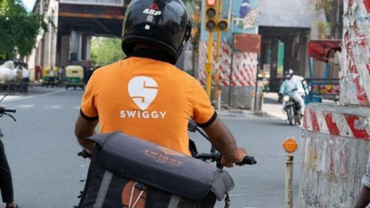 Swiggy Orders: মুহুর্মুহু অনলাইনে অর্ডার করে খান? Swiggy-র এই সিদ্ধান্তে এবার পকেটে বাড়বে চাপ