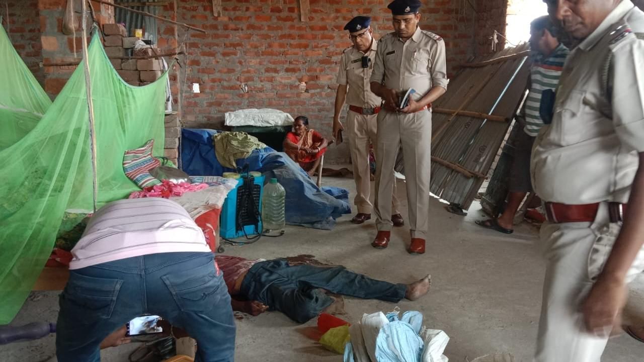 TMC Worker Murder: বাড়ি থেকে গলা কাটা দেহ উদ্ধার তৃণমূল কর্মীর, CID তদন্তের দাবিতে বিক্ষোভ