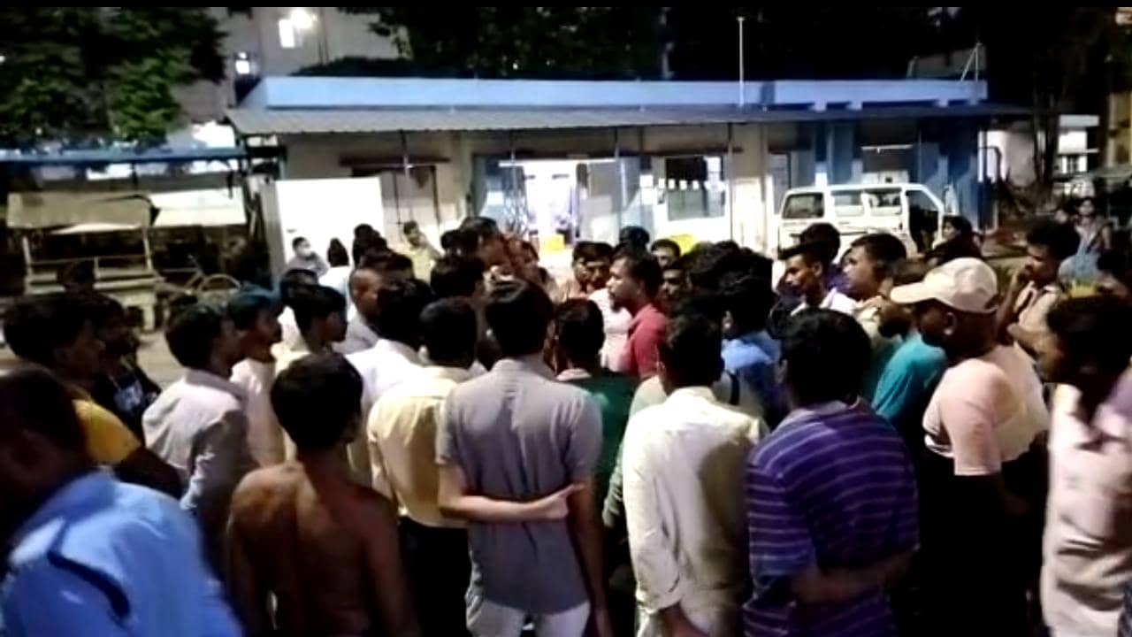 Child Death: ইঞ্জিকেশন দিতেই আর ফিরল না জ্ঞান, চিকিৎসায় গাফিলতিতে শিশু মৃত্যুর অভিযোগে উত্তেজনা তমুলক হাসাপাতালে