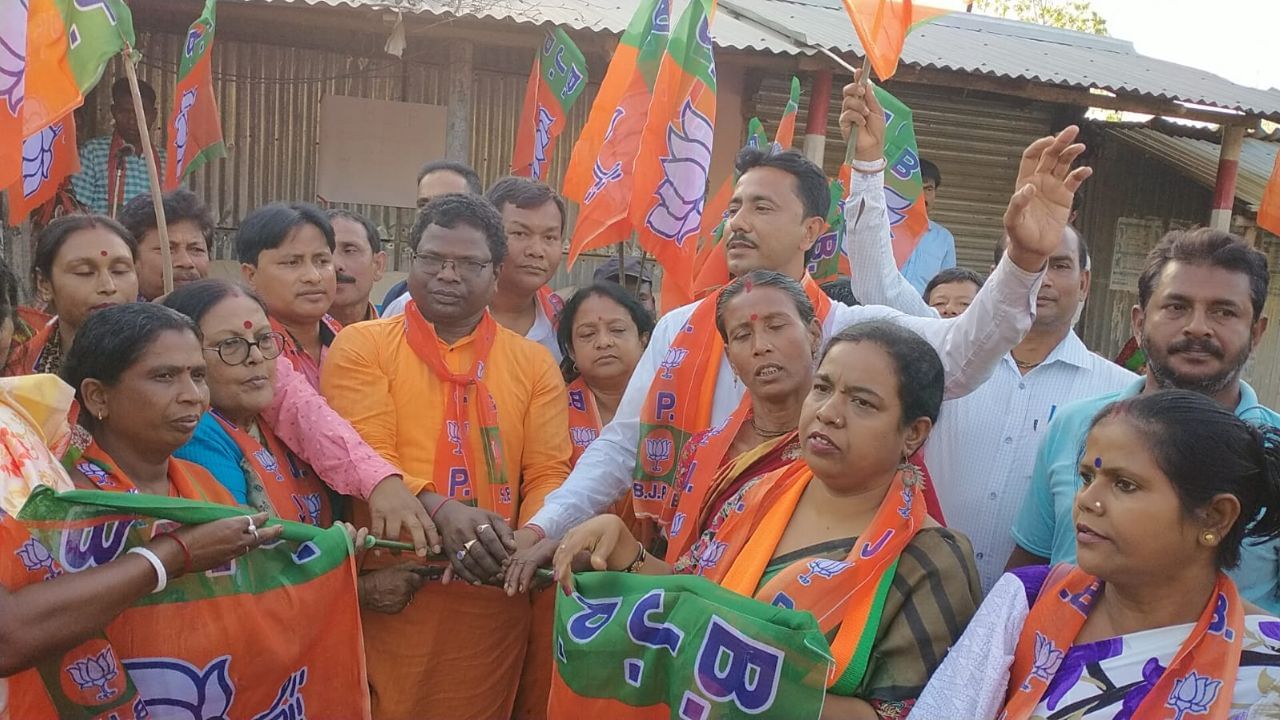 Tapan BJP Joining: পঞ্চায়েত নির্বাচনের আগে তৃণমূলে ভাঙন, তপনে রাজনৈতিক শোরগোল