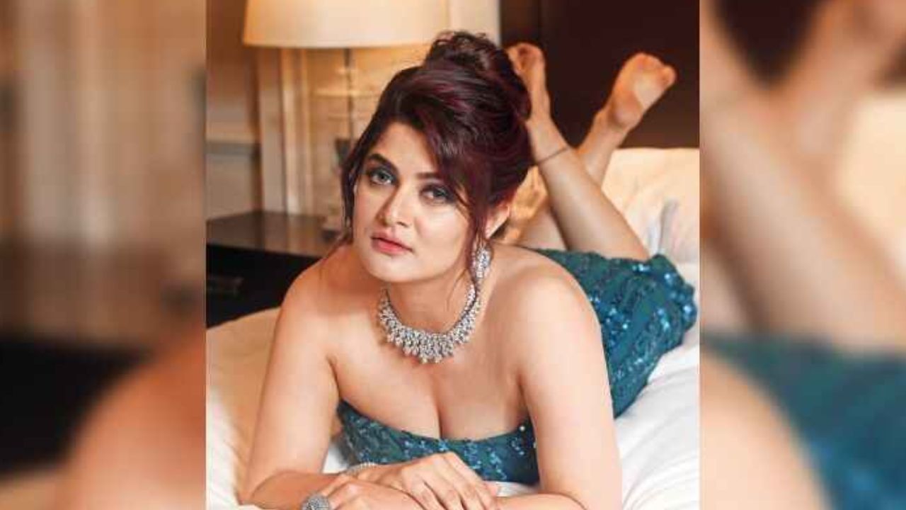 Srabanti Chatterjee: মধ্যরাতে এল শ্রাবন্তীর জবাব, নায়িকার দাবি, 'আমায় ঠকানো হয়েছে...'