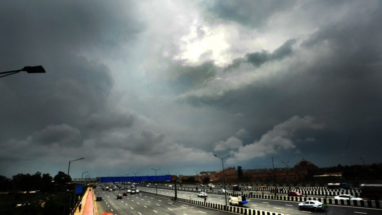 Weather Update: বিকেলেই নামবে বৃষ্টি, রয়েছে ঝড়ের পূর্বাভাসও