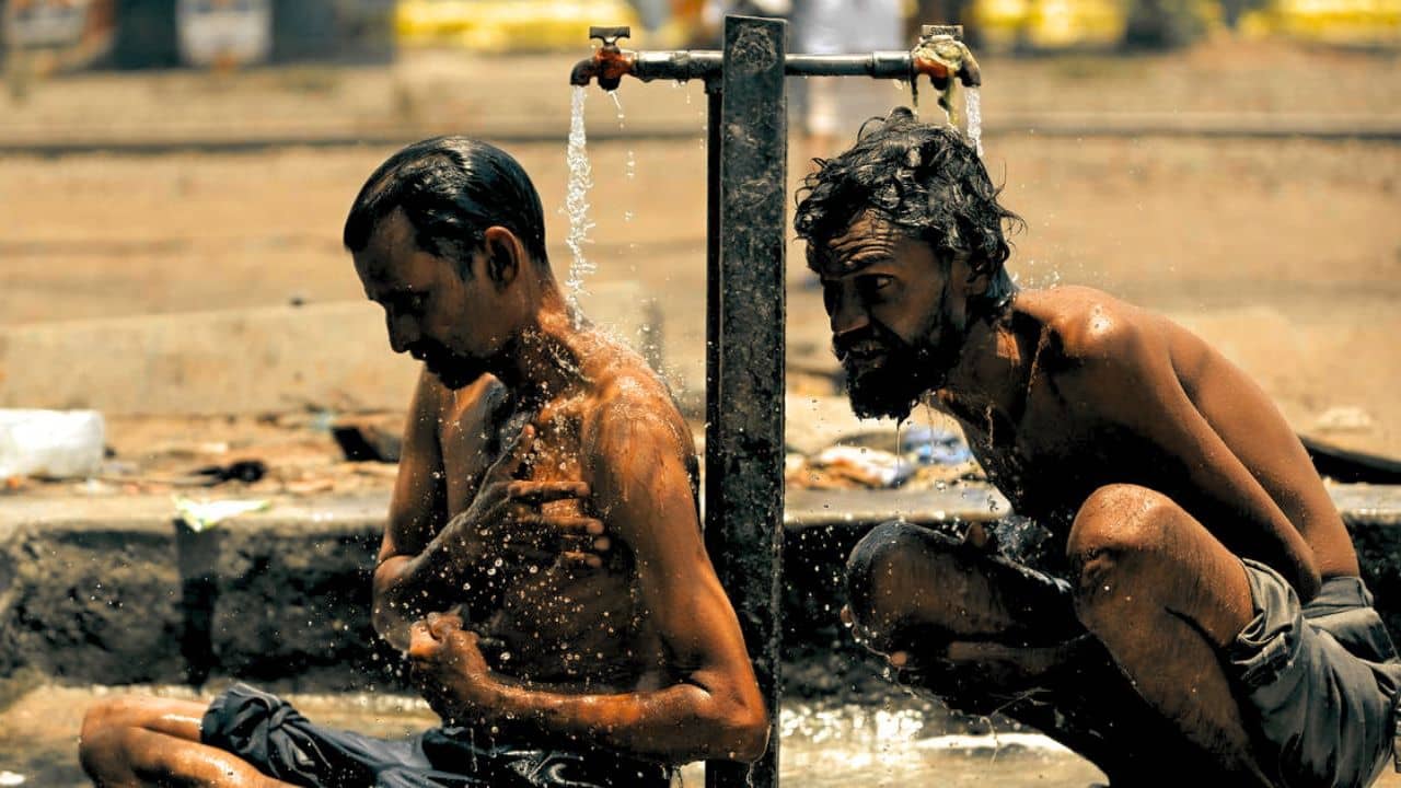 Weather Update: বৃষ্টির জন্য আবার হাপিত্যেশ, কলকাতাসহ গোটা রাজ্যে বাড়বে তাপমাত্রা