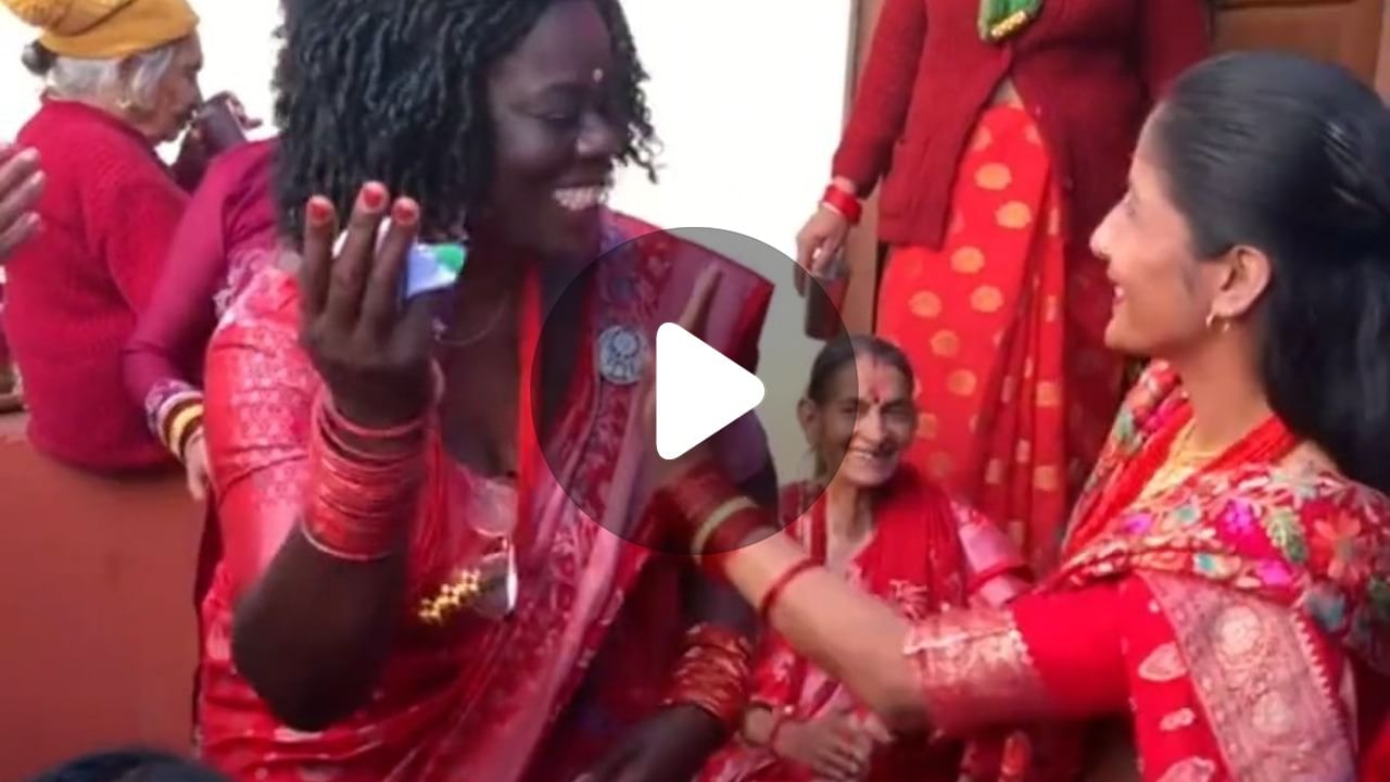 African Woman in Hindu Marriage: লাল শাড়িতে... হিন্দু বিয়ের অনুষ্ঠানে অংশ নিলেন আফ্রিকান মহিলা