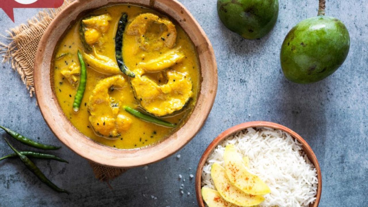 এই পদ বানাতে লাগবে, শোল মাছ, ৩ টেবিল চামচ সর্ষে বাটা, কাঁচা আম, পাঁচফোড়ন, স্বাদ মতো নুন, হলুদ, শুকনো লঙ্কা ও সর্ষের তেল।