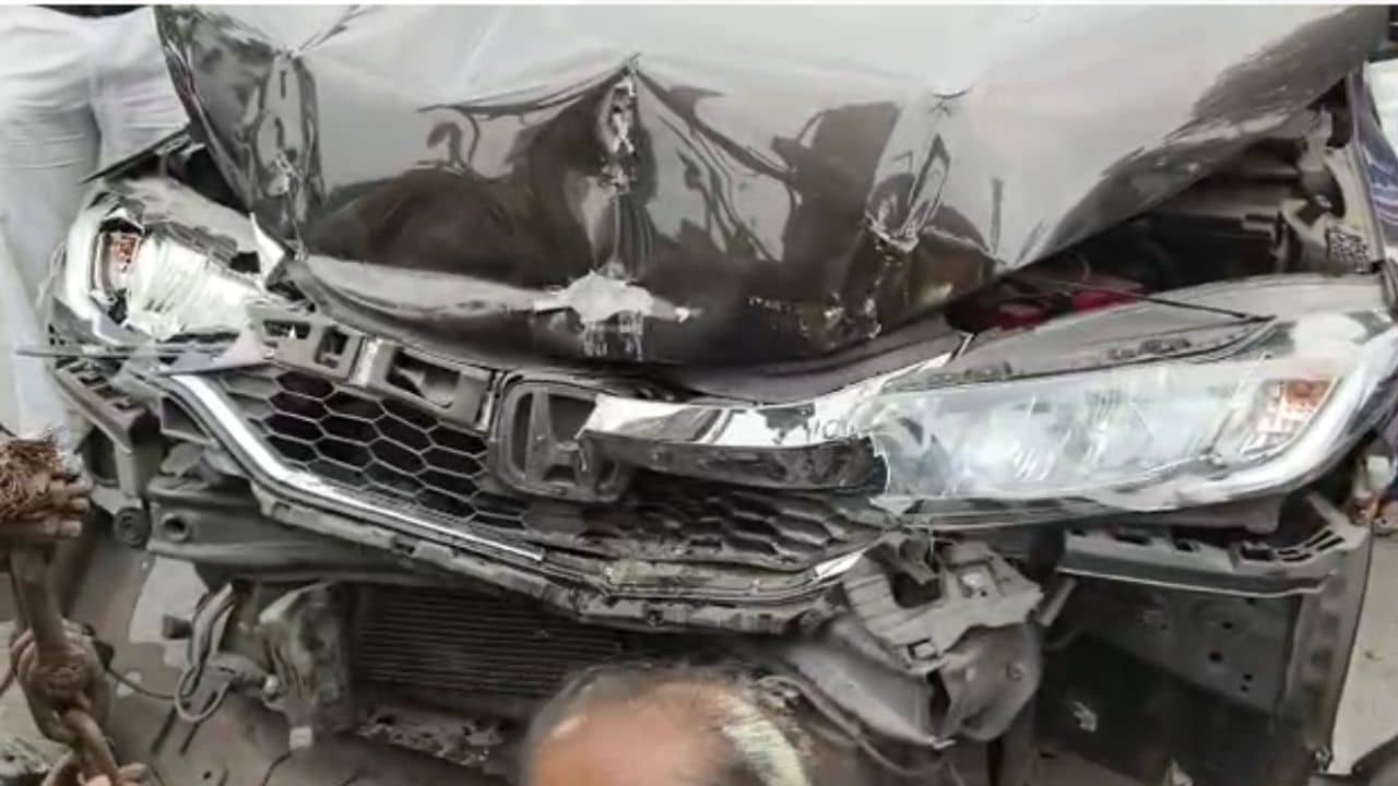 Accident: আবারও দমদম পার্কের সিগনালে দুর্ঘটনা, পর পর গাড়িতে ধাক্কা