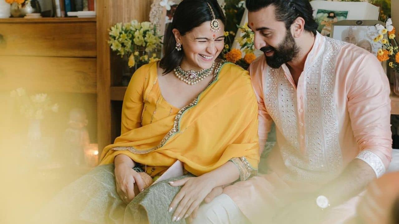 Alia-Ranbir: লিভইনে অন্তঃসত্ত্বা হয়ে পড়েন আলিয়া? বিয়ে নিয়ে এমন সিদ্ধান্ত কেন নিল কাপুর পরিবার