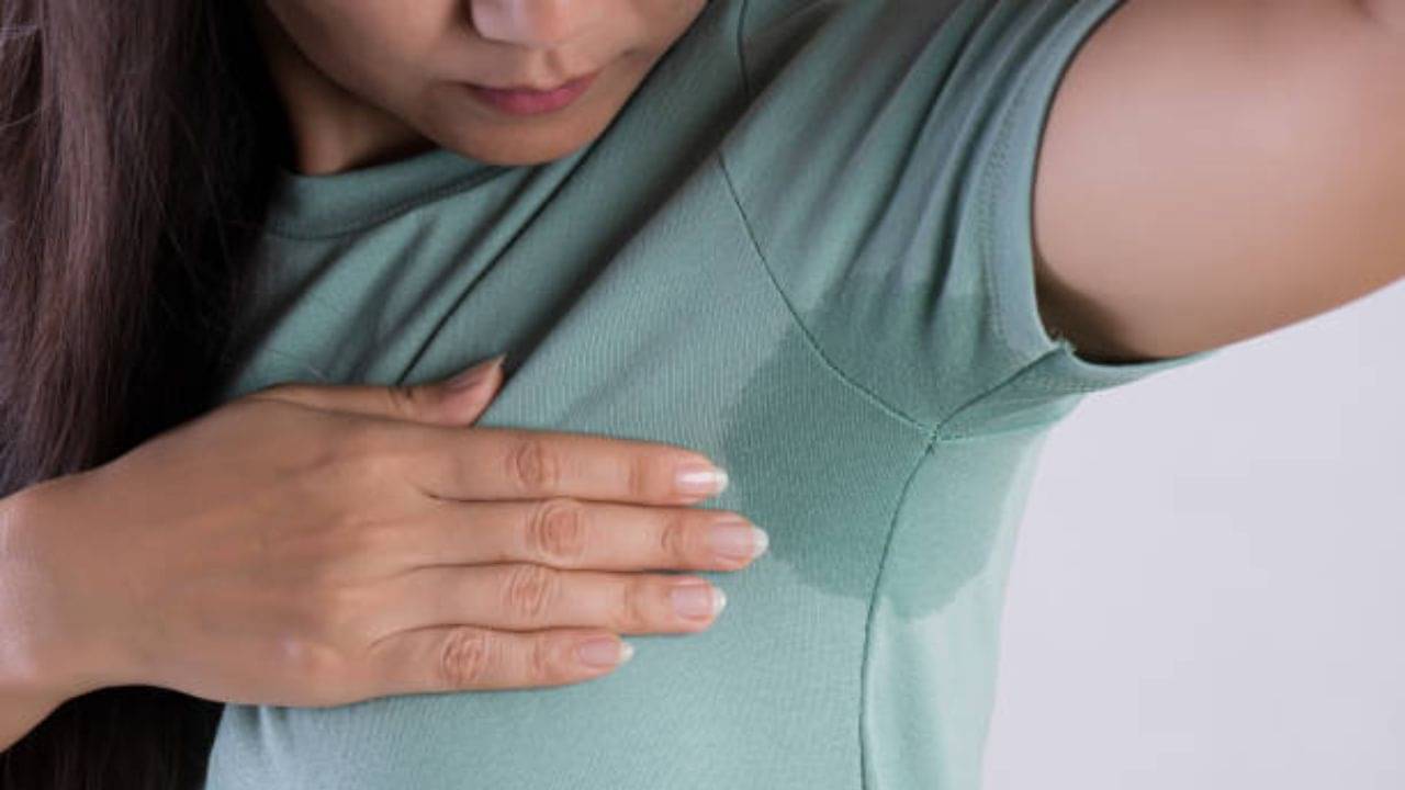 Sweaty Underarms: গরমে ঘামে বগলের দুর্গন্ধে নিজেই অতিষ্ঠ? রোজের এই ঝামেলা থেকে এবার মিলবে মুক্তি