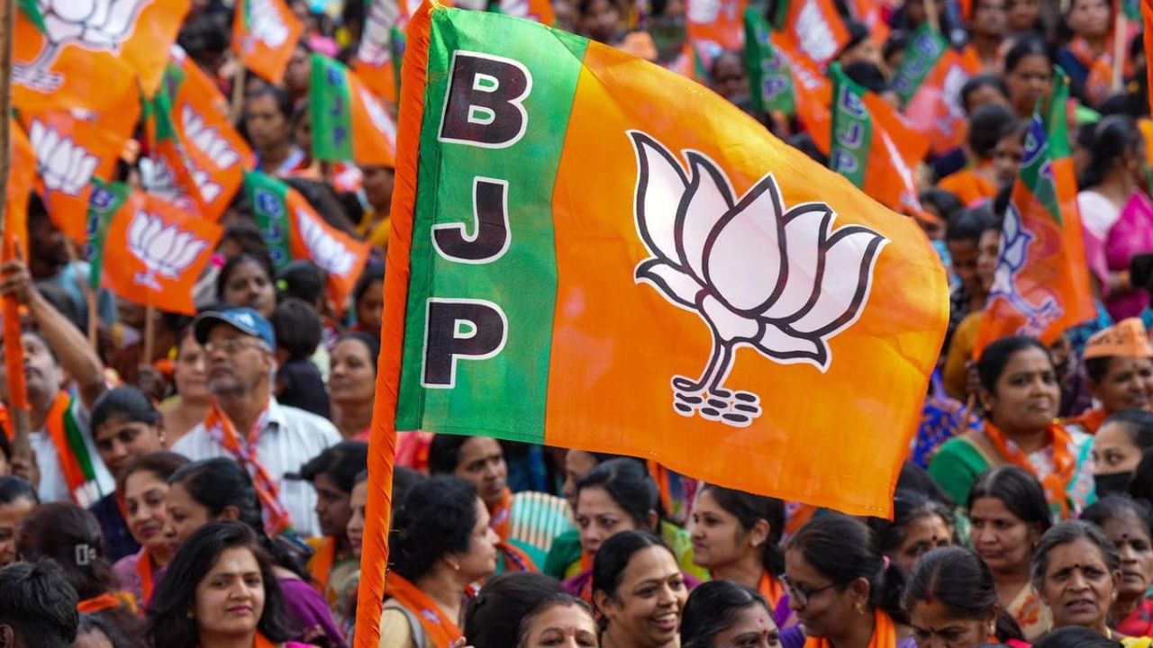 Bengal BJP: প্রচারে জোর বাড়াতে পঞ্চায়েত 'মহারণের' আগেই নতুন গাড়ি-বাইক কিনল বিজেপি