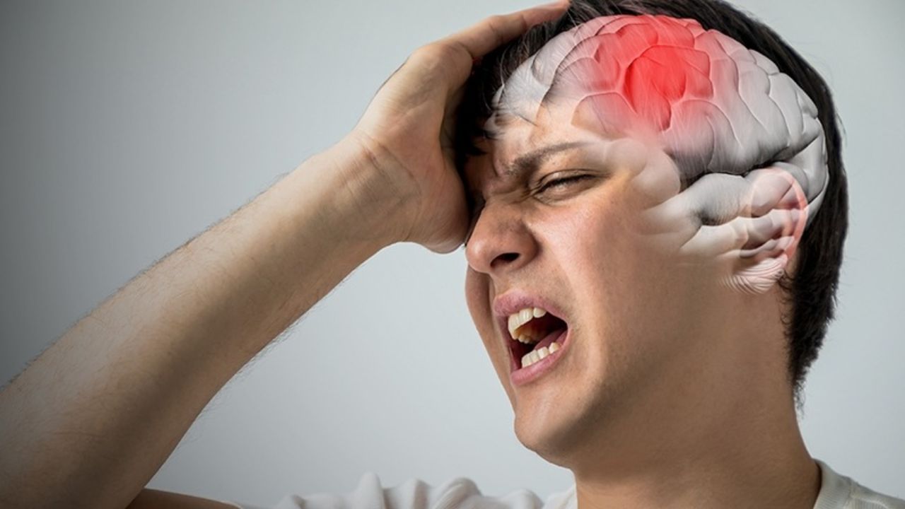 ব্রেন স্ট্রোকের (Brain Stroke) ঝুঁকি এড়াতে অবশ্যই পাতে রাখুন এই সব খাবার