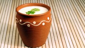 Buttermilk in Summer: রোদে বেরিয়ে ঘেমে-নেয়ে একাকার অবস্থা? দুপুরে চুমুক দিন এক গ্লাস লস্যিতে, মিলবে স্বস্তি Buttermilk in Summer: রোদে বেরিয়ে ঘেমে-নেয়ে একাকার অবস্থা? দুপুরে চুমুক দিন এক গ্লাস লস্যিতে, মিলবে স্বস্তি