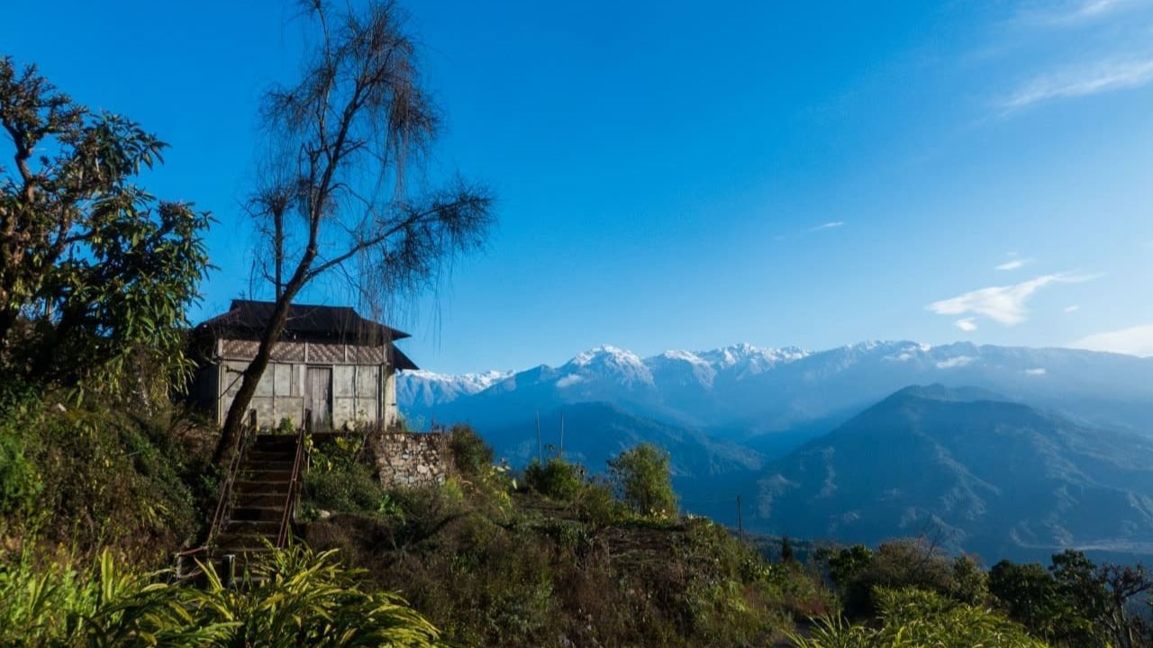 Offbeat Destination: হাত বাড়ালেই ভুটান সীমান্ত, এই গ্রামে গেলে পাবেন প্রাকৃতিক নির্জনতা