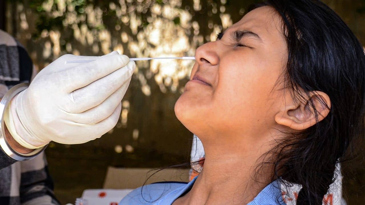 Covid Death: দিল্লিতে করোনা আক্রান্ত হয়ে ৫ জনের মৃত্যু, ১৫ মাসে সর্বোচ্চ পজিটিভিটি রেট