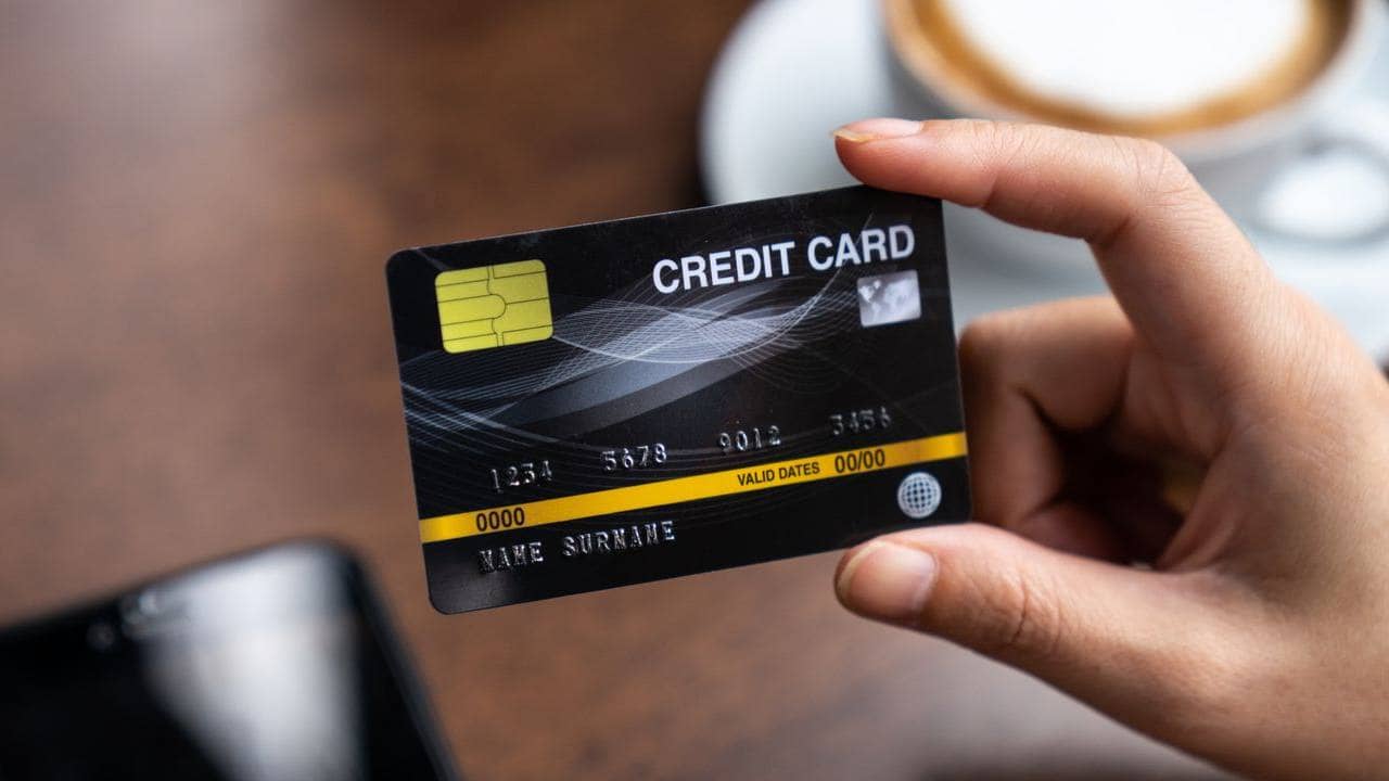 Credit Card Closing: বিড়ম্বনা বাড়াচ্ছে ক্রেডিট কার্ড? জেনে নিন বন্ধের উপায়
