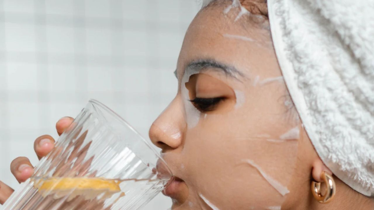 Water for glowing skin ঠিক কতটা জল খেলে গরমে ঝকঝকে সুন্দর ত্বক পাবেন? জেনে নিন সেই টিপস