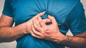 Heart Attack Symptoms: বিনা কারণে হাত-পা ঝিনঝিন করে? হার্ট ঝুঁকির মুখে নেই তো Heart Attack Symptoms: বিনা কারণে হাত-পা ঝিনঝিন করে? হার্ট ঝুঁকির মুখে নেই তো
