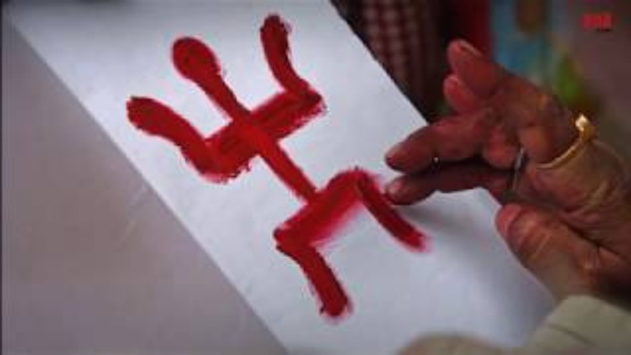 নববর্ষ মানে বছরের প্রথম দিন হিসেবে পালন করা হলেও এদিন উর্বরতার দেবী লজ্জা গৌরীরও পুজো করা হয়। এদিন পরমেশ্বরের এই পুত্তলিকা চিহ্ন বাঙালির সংস্কৃতি, মননের সঙ্গে ওতপ্রতভাবে জড়িয়ে রয়েছে। 