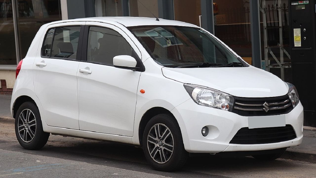 Maruti Suzuki Celerio:  এটি হল Maruti Suzuki-এর লাইনআপের মধ্যে সবচেয়ে জনপ্রিয় S-CNG গাড়ি, যা 35.60 কিমি/কেজি জ্বালানিতে চলে। এটির প্রারম্ভিক এক্স-শোরুম মূল্য 6.73 লক্ষ টাকা। মারুতি সুজুকি 2021 সালে নতুন-জেনার সেলেরিও লঞ্চ করেছিল এবং কোম্পানি শীঘ্রই 2022-এ গাড়ির একটি CNG ভার্সন বাজেরে আনে। এটিতে একটি 1.0 L K-Series ইঞ্জিন রয়েছে, যা 55.92 bhp এবং 82.1 Nm টর্ক উৎপন্ন করে।