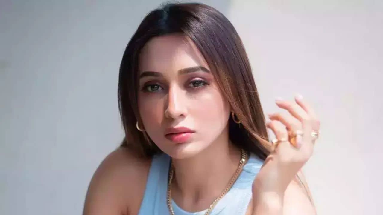 Mimi Chakraborty:  নিজের মতো করে ছুটি কাটালেন মিমি, ঠিক কী কী করলেন এই বিশেষ দিনে...