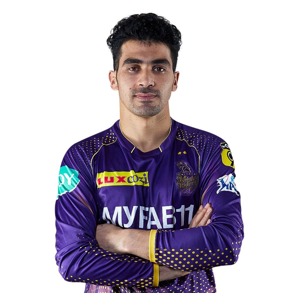 রহমানুল্লা গুরবাজ - ওপেনিংয়ে মনদীপ সিং প্রথম ম্যাচে নজর কাড়তে পারেননি। কিন্তু রহমানুল্লা গুরবাজ তাও ওপেনিংয়ে কিছুটা রান তুলেছিলেন। ফলে আরসিবির বিরুদ্ধে নাইটরা তাদের দ্বিতীয়  ম্যাচে ওপেনিংয়ে ভরসা রাখতে পারে গুরবাজের উপর। পাওয়ার প্লে-তে দলকে এগিয়ে দেওয়ার কাজটা করতে পারেন আফগান তারকা।