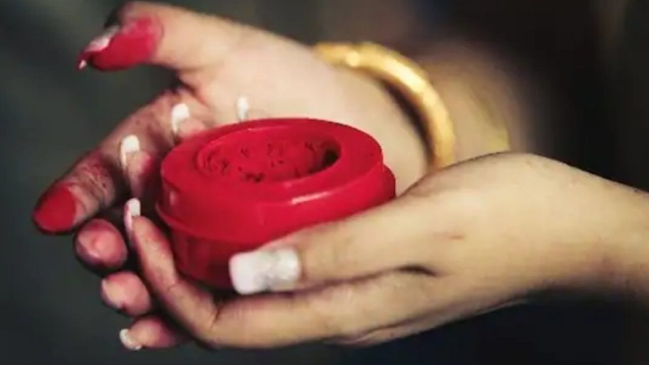 শুভদিনে দাম্পত্য জীবনে অশান্তি, যে কোনও বাধা দূর করতে, অক্ষয় তৃতীয়ায় কিছু বিশেষ ব্যবস্থা মেনে চললে সাফল্য পাওয়া যায় নিশ্চিন্তে। জেনে নিন সেই সমাধানগুলি...